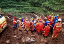 8 missing matapos ang naigo sang landslide ang mga balay sa central China 8 missing matapos ang naigo sang landslide ang mga balay sa central China