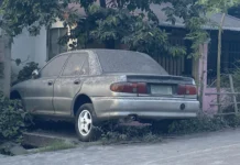Mga residente, nagabuligay sa pagtinlo sang mga abo nga dala sang explosive eruption sang Bulkan Kanlaon Mga residente, nagabuligay sa pagtinlo sang mga abo nga dala sang explosive eruption sang Bulkan Kanlaon