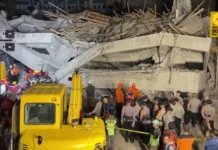 3 ka estudyante, patay matapos magcollapse ang buluthuan sa Indonesia 3 ka estudyante, patay matapos magcollapse ang buluthuan sa Indonesia