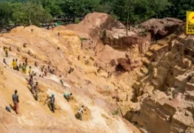 Masobra 100 nga minero, patay sa pagkatiphag sang minahan sang bulawan sa Africa Masobra 100 nga minero, patay sa pagkatiphag sang minahan sang bulawan sa Africa