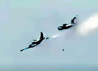 Duha ka military training aircraft nagbunggu-anay sa kahanginan sa Fernando Air Base sa Batangas; Apat ka mga personnel sang Philippine Air Force, patay