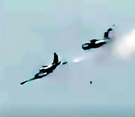 Duha ka military training aircraft nagbunggu-anay sa kahanginan sa Fernando Air Base sa Batangas; Apat ka mga personnel sang Philippine Air Force, patay