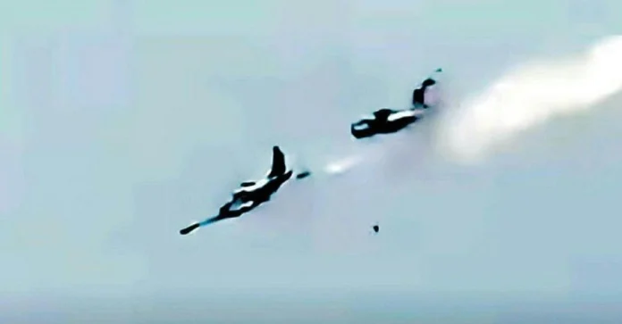 Duha ka military training aircraft nagbunggu-anay sa kahanginan sa Fernando Air Base sa Batangas; Apat ka mga personnel sang Philippine Air Force, patay Duha ka military training aircraft nagbunggu-anay sa kahanginan sa Fernando Air Base sa Batangas; Apat ka mga personnel sang Philippine Air Force, patay