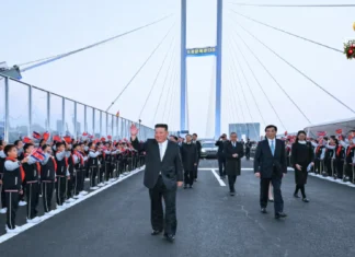 Launching sang taytay sa China nga magakonekta sa North Korea, gintambungan ni North Korean leader Kim Jong Un Launching sang taytay sa China nga magakonekta sa North Korea, gintambungan ni North Korean leader Kim Jong Un