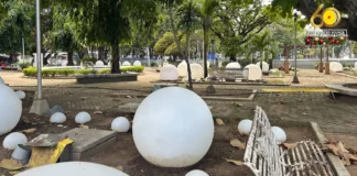 Negros Occidental Historical Council, nanawagan kay Mayor Greg Gasataya nga kakason ang mga light balls nga ginbutang sa Bacolod City Public Plaza
