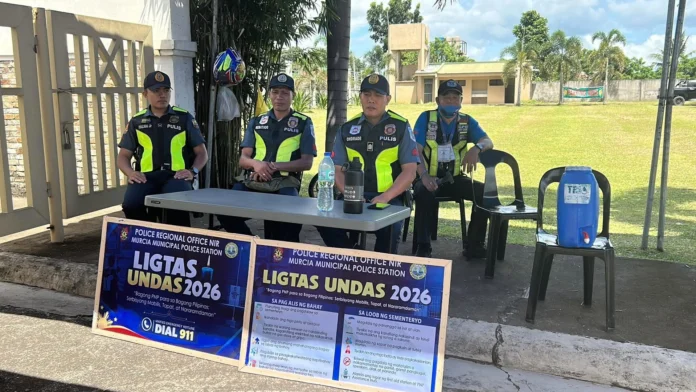 Tig-walo ka police personnel, gindeploy sa tatlo ka sementeryo sa banwa sang Murcia Tig-walo ka police personnel, gindeploy sa tatlo ka sementeryo sa banwa sang Murcia