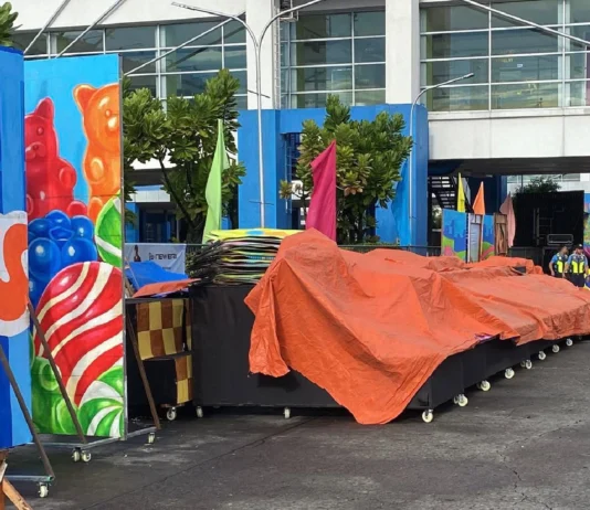 Props sang Sum-ag Elementary School para sa Masskara Street Dance and Arena Competition, gindala sa venue alas-2:00 sang kaagahon