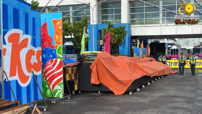 Props sang Sum-ag Elementary School para sa Masskara Street Dance and Arena Competition, gindala sa venue alas-2:00 sang kaagahon Props sang Sum-ag Elementary School para sa Masskara Street Dance and Arena Competition, gindala sa venue alas-2:00 sang kaagahon