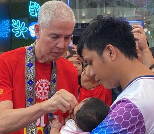 Negros Occidental Governor Bong Lacson, nakigbahin sa ginpatigayon nga Polio Patak Program sang Rotary may kaangtanan sa World Polio Day