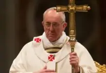 Pope Francis, manamnama nga idauloanna ti Easter Vigil service kalpasanna ti saanna a panakipaset iti Good Friday