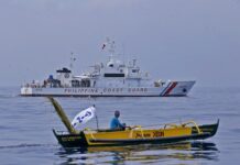 Nasurok uppat a pulo a barko iti China, nagturong idiay Scarborough Shoal tapno lapdan ti civilian mission ti Pilipinas