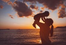 Long distance parenting, dakkel a karit kadagiti “working moms”; kaadda ti social media accounts, dakkel a katulongan dagitoy