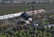 Agarup 68 nga indibidual, pimmusay iti panagbinnangga ti dua a high-speed train sadiay Spain, maysa a Pilipino, nadangran