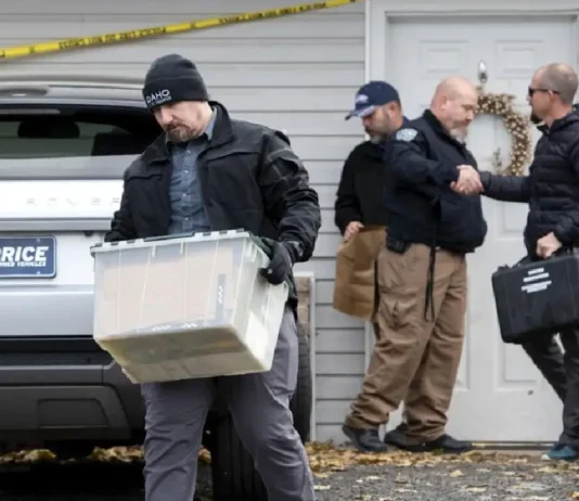 Ubay-ubay nga mga butang, nakuha sa mga pulis sa Bent, Oregon gikan sa gisuhid nga balay sa shooting suspect