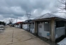 Mga residente sa Luna, Isabela, maagang naglinis ng mga puntod para sa Undas 2026