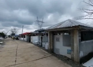 Mga residente sa Luna, Isabela, maagang naglinis ng mga puntod para sa Undas 2026