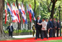 Marcos, gisugat ang Presidente sa Paraguay sa Palasyo
