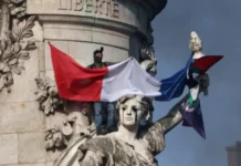 Protesta sa France, gihulagway sa KMU nga usa ka dakong pasidaan sa gobyerno sa Pilipinas