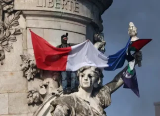 Protesta sa France, gihulagway sa KMU nga usa ka dakong pasidaan sa gobyerno sa Pilipinas