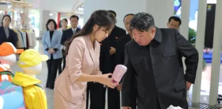 North Korea, nagpagawas og litrato ni Kim Jong Un aron tubagon ang mga hungihong bahin sa iyang kamatayon