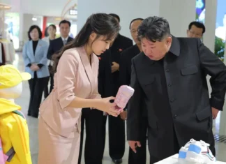 North Korea, nagpagawas og litrato ni Kim Jong Un aron tubagon ang mga hungihong bahin sa iyang kamatayon