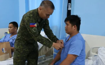 Dalawang sundalo, ginawaran ng medalya matapos masugatan sa engkuwentro sa Sultan Kudarat