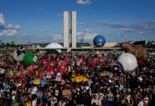Protestang isinagawa ng mga residente ng Brazil na may kinalaman sa pagprotekta sa kapaligiran, maituturing na politically inclined