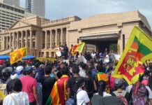 Protesta ng mga residente sa Sri Lanka, patuloy pang tumitindi
