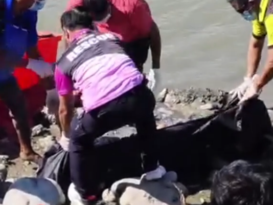 Bangkay ng isang lalaki sa pampang ng Agno River sa Lingayen, Pangasinan, ilang oras matapos maiulat na nawawala ito mula sa Lingayen District Hospital.