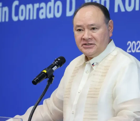 DND chief: dapat ipagbawal sa matataas na government official na magkaroon ng business deal sa ibang bansa