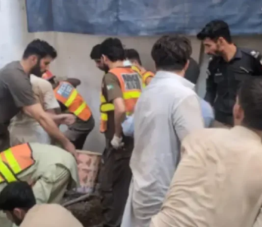 27 estudyante at isang guro sa Pakistan, nasawi matapos gumuho ang bubong ng isang pribadong paaralan