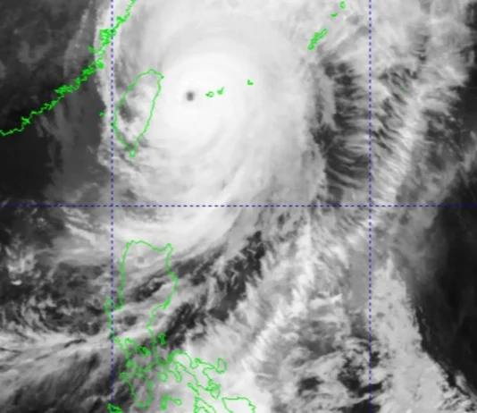 ‘Rosal’ bahagyang lumakas habang kumikilos sa silangan ng Taiwan; Signal No. 2 nakataas sa Batanes