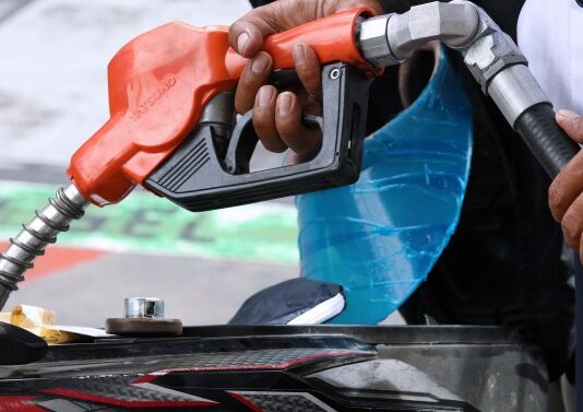 PRESYO SA GASOLINA, GILAUMANG MOKUNHOD OG HANGTOD ₱4.20; DIESEL, POSIBLENG MOSAKA SUNOD SEMANA