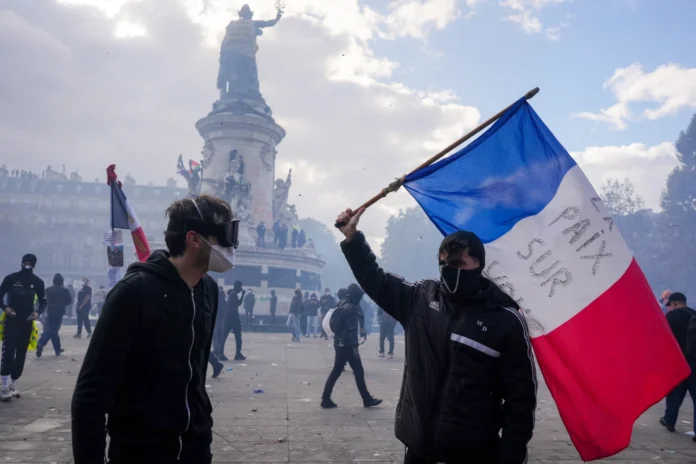 261017-france-protest-ch-1055-e33c8b