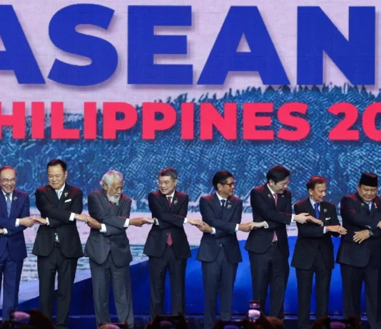 Nagpatigayon ang Department of Tourism (DOT) og usa ka bulan nga pagbansay sa mga frontliner isip pagpangandam sa pag-host sa Pilipinas sa 49th ASEAN Summit and Related Meetings sa Nobyembre.