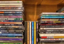Kapin 10,000 ka CD, 2,000 ka vinyl records ug gatusang cassette tapes, koleksyon sa usa ka taga-London