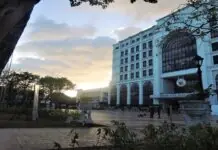 Iloilo City nagpang-apat sa pulo ka mga probinsya kag highly urbanized cities sagwa sang National Capital Region (NCR) nga may pinakamataas nga Gross Domestic Product (GDP) per capita sa pungsod