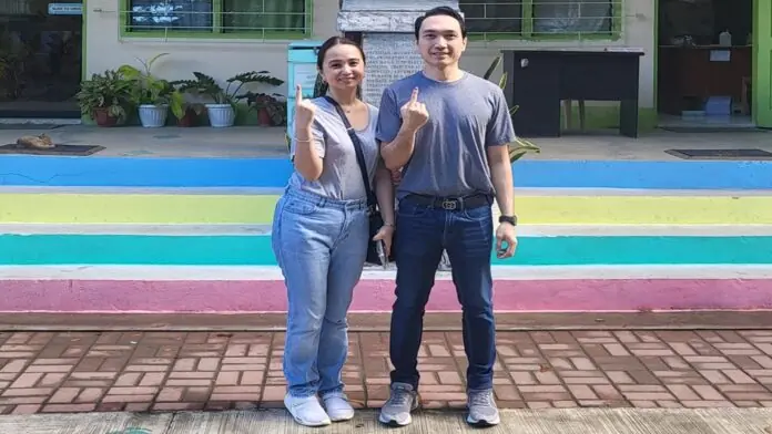 TUPAS COUPLE