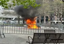 Lalaki, gintutdan ang kaugalingon sa guwa sang korte kun sa diin nagapadayon ang trial sa kaso ni Trump