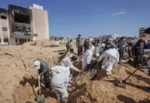 Malapit 200 ka bangkay, nakutkutan sa mass grave sa ospital sa Gaza
