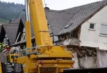 Duha patay samtang isa ang na-trap, matapos ang isa ka Hotel sa Moselle Wine Valley, Germany, narumpag