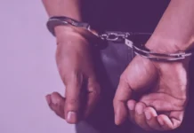 Anak nga bag-o lang nakagwa sa presohan, balik sa rehas matapos ginhimuslan ang 61-anyos nga iloy (a handcuffed man)