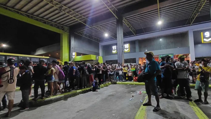 Pila sa Ceres Terminal during Undas