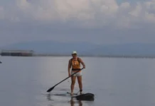 54-anyos nga Ilongga, naghimo sang maragtas matapos gintabok ang Iloilo kag Negros Occidental sakay sa paddleboard