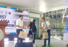 DOT, naghatag sang tourist guide kits kag insurance coverage nga naga-balor P50,000 sa 43 ka mga tourism frontliners sa Antique