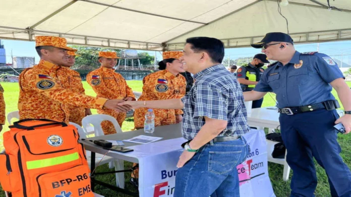 Vice Mayor Ganzon visiting the cemetery in Iloilo City