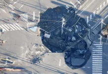74-anyos nga truck driver, apat ka adlaw na nga na-trap sa sinkhole sa Japan