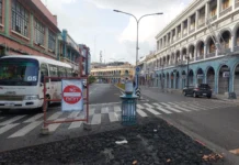 Mga motorista nagaantos sa trapiko sa downtown bangud sa ginbakbak nga dalan