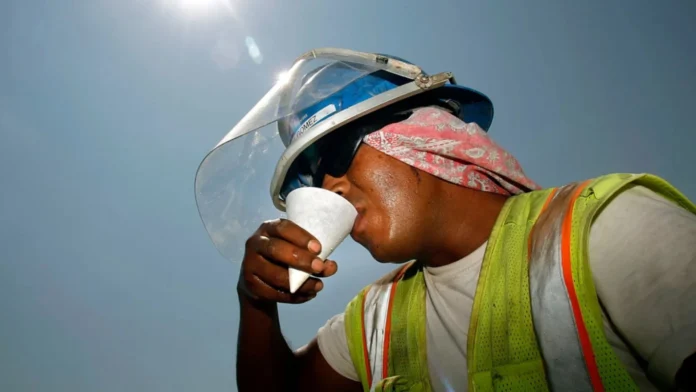CONSTRUCTION WORKER UNDER THE HEAT