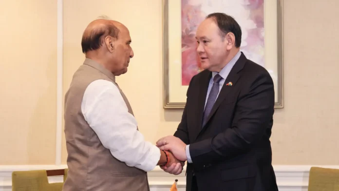 Defense_Secretary_Gilberto_Teodoro_Jr._and_Indian_Defense_Minister_Rajnath_Singh